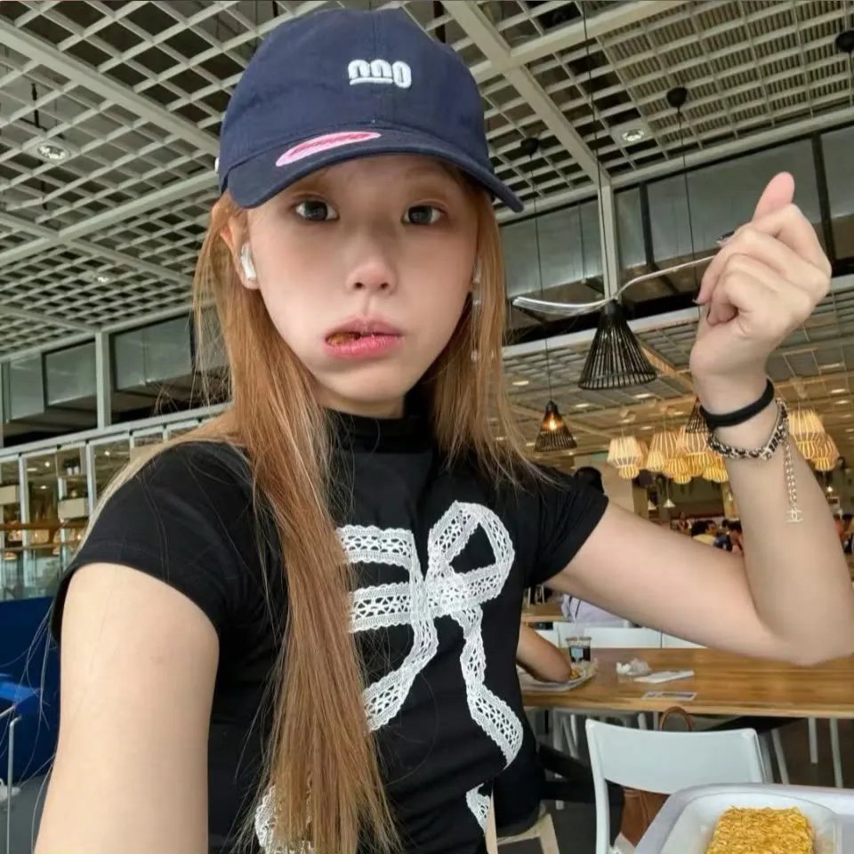 月光藏在他眼底